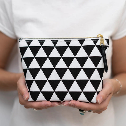 Bag Basics 1.5: Zipper Pouch (November 6, 6:30-9 PM)