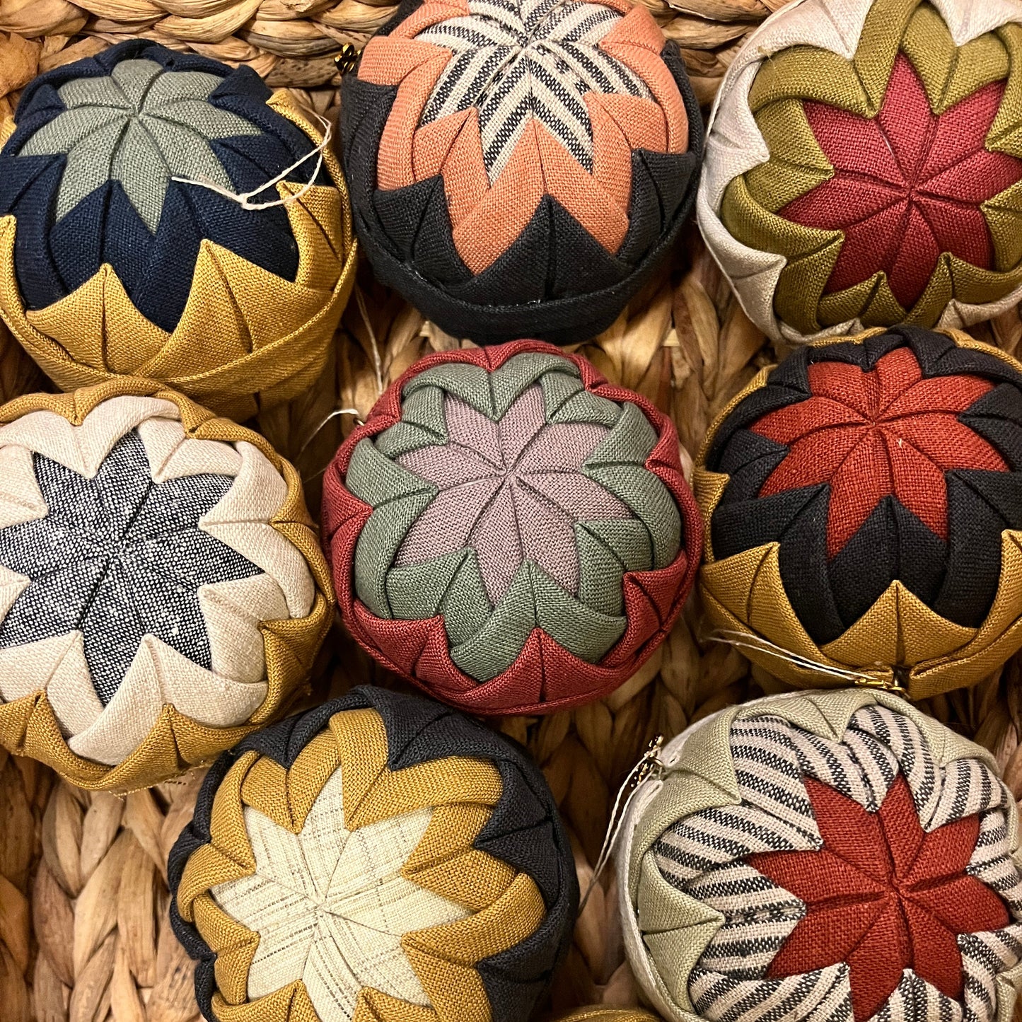 Linen Star Ornament (Tuesday, November 18, 6-9 PM)