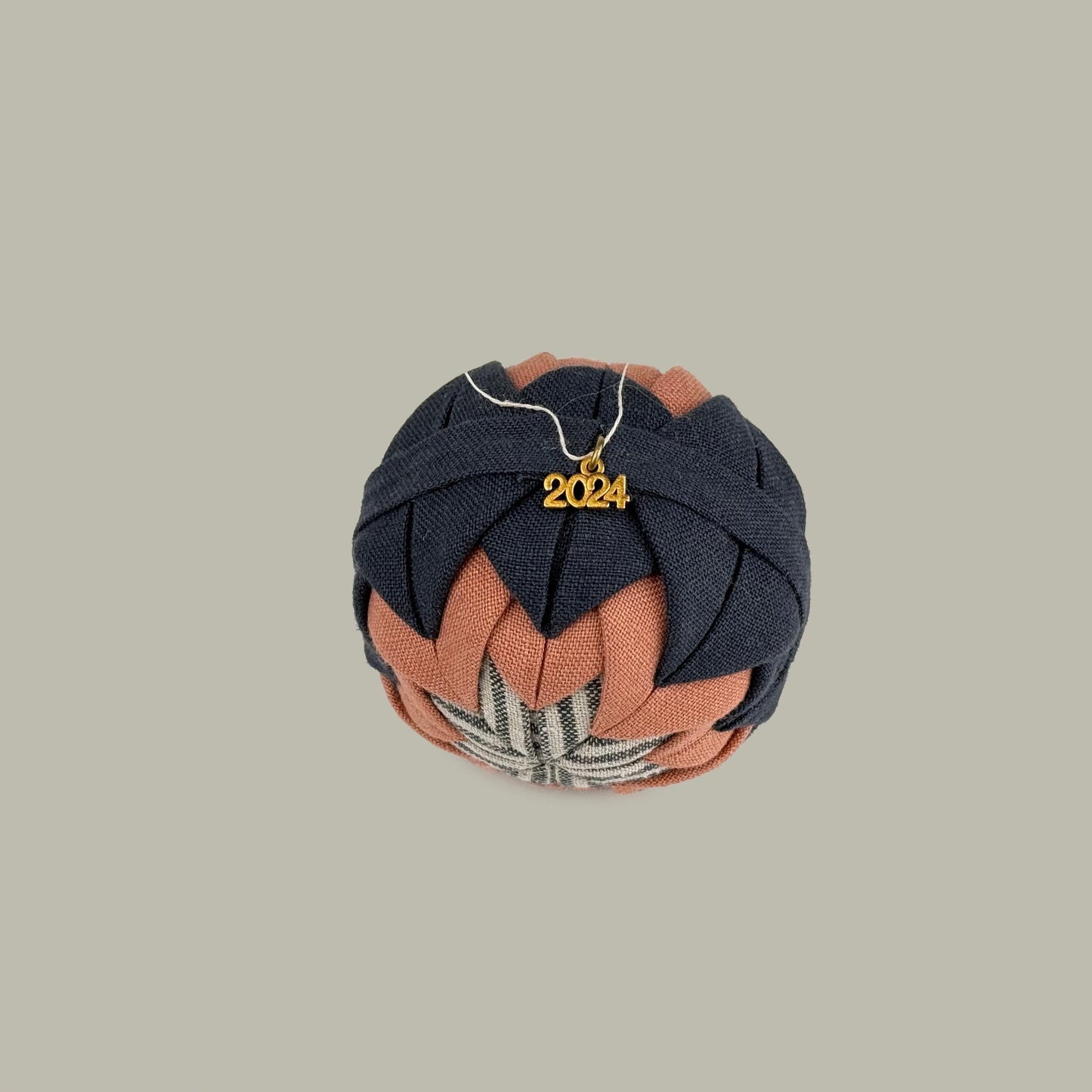 Linen Star Ornament (Tuesday, November 18, 6-9 PM)